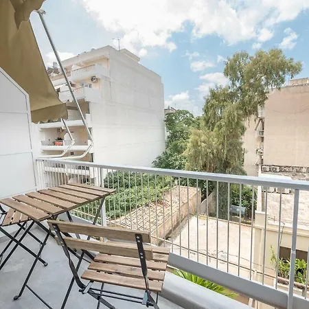 Modern Studio, Center, Near Metro Station Apartment *