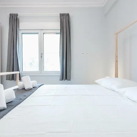 Modern Studio, Center, Near Metro Station Apartment *