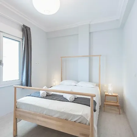 Modern Studio, Center, Near Metro Station Apartment *