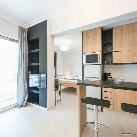 Modern Studio, Center, Near Metro Station Apartment