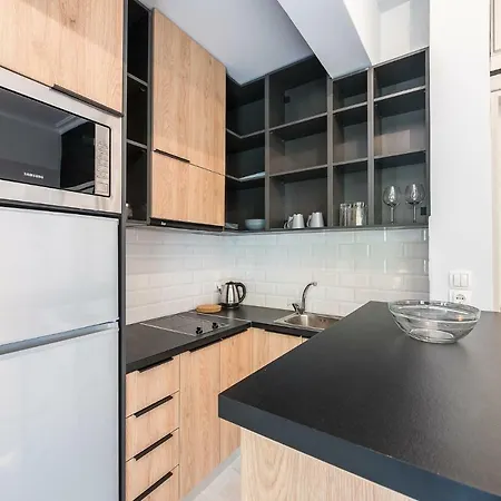 Modern Studio, Center, Near Metro Station *